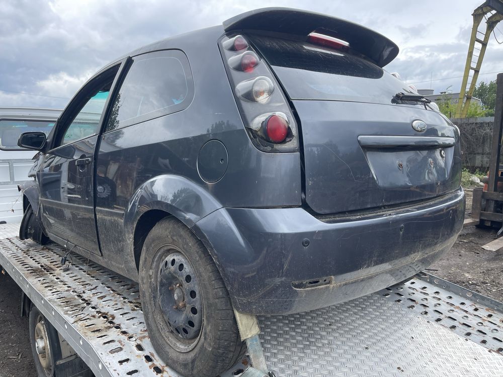 Ford Fiesta Mk6 на части