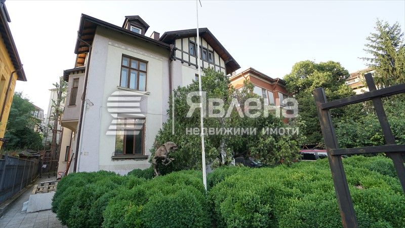 Продава се Къща в София, Докторски паметник - 302 кв.м за 3544 €/кв.м - Снимка #1