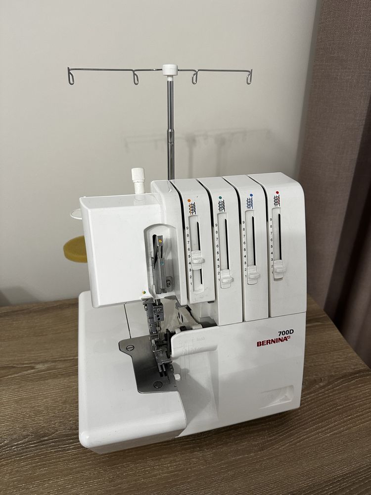 Оверлок Bernina 700D