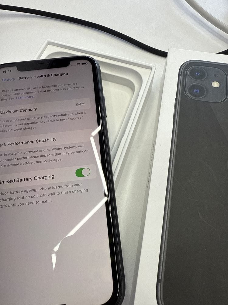 Iphone 11 128Gb Ca Nou la cutie  baterie 94% cu MDM