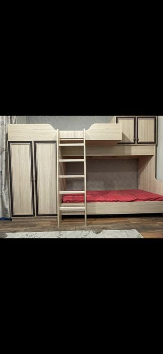 Двухэтажная кровать с двумя шкафами(без матрасов)