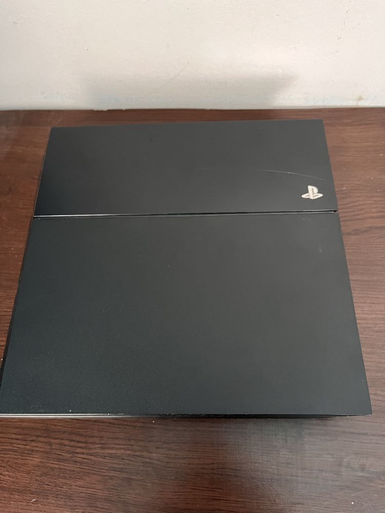 Ps4 с подарък игра