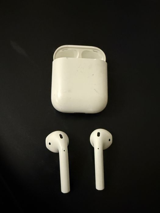 Airpods первого поколения. Оригинал