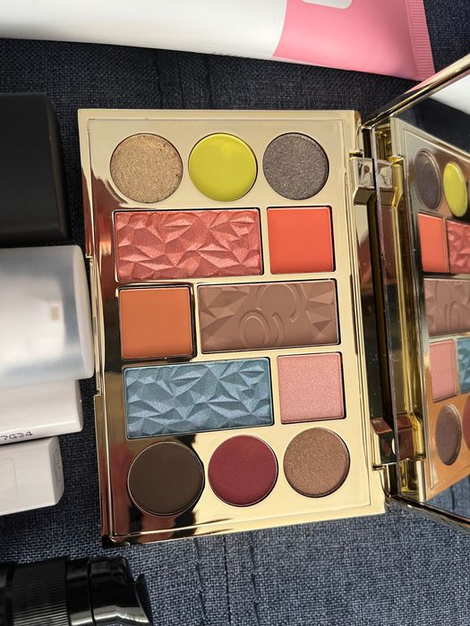 Кутия с козметика всичко за 60