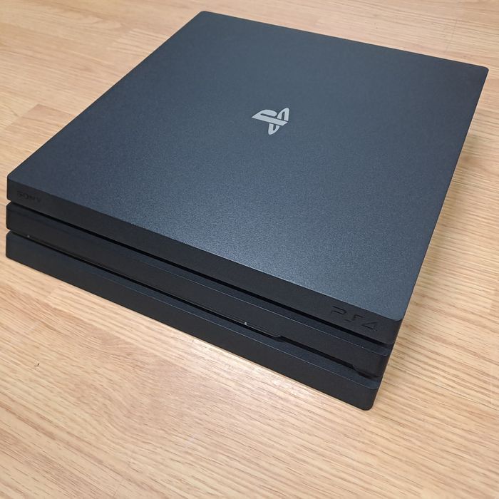 PS4 Pro 1TB + Jocuri