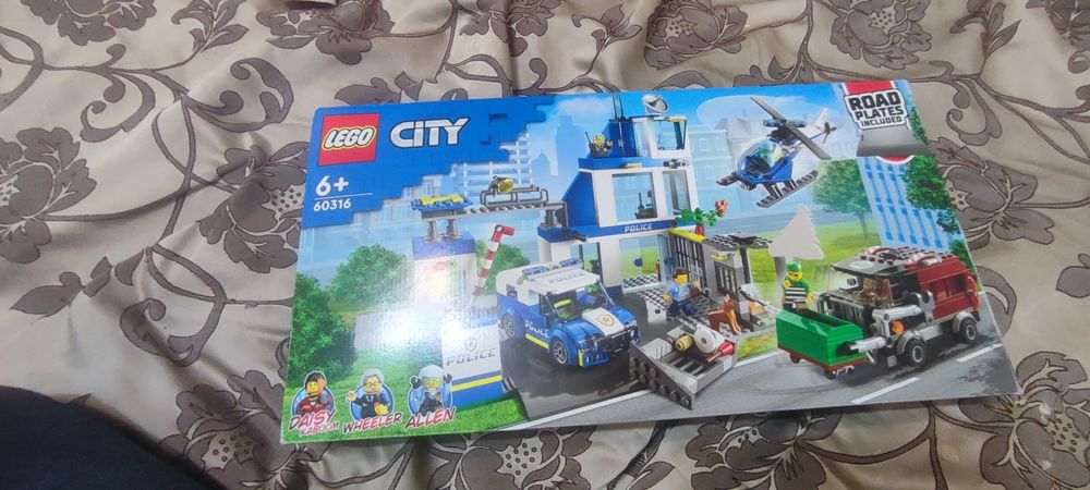 Конструктор LEGO Полицейский участок, деталей 668 шт