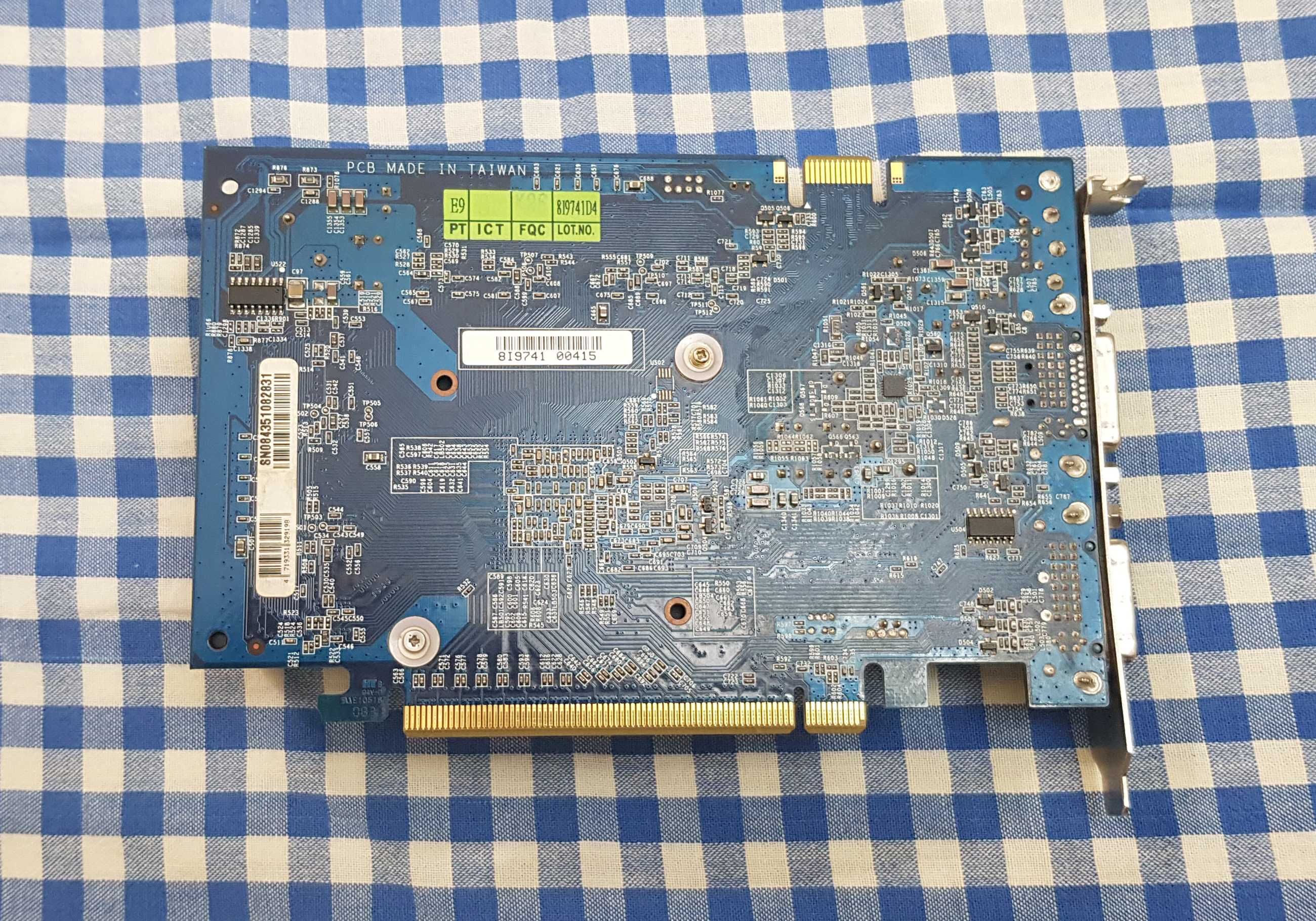 Placa video nVIDIA 9500 GT PCI-E veche functionala pentru retro gaming