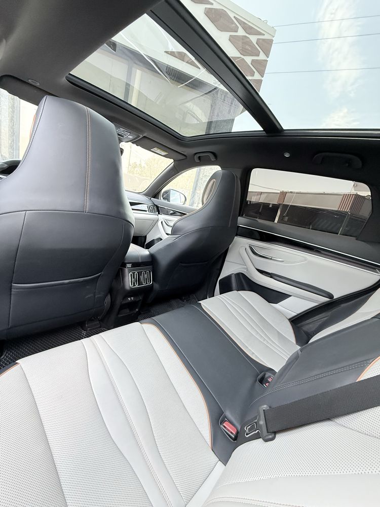 BYD Song plyus 2 позиция Gibrid сотилади. 2023 йил 55.000 халол.