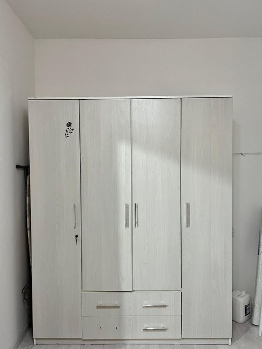 Продам шкаф белыи