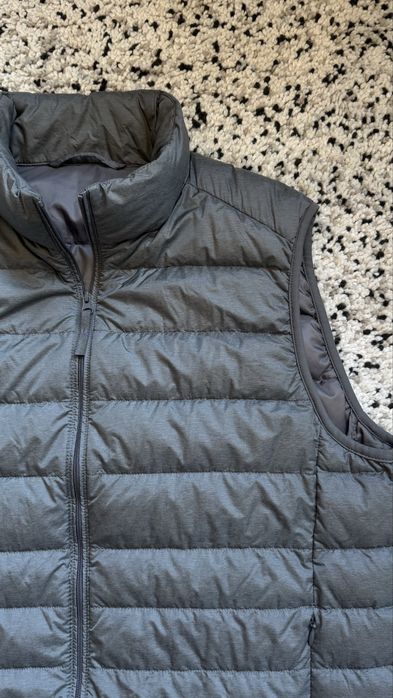 Нов дамски пухен елек размер L