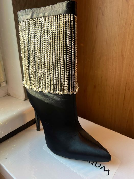 Обувки на ток с камъни