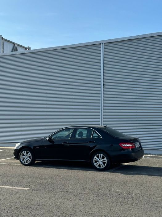 Vând Mercedes E class