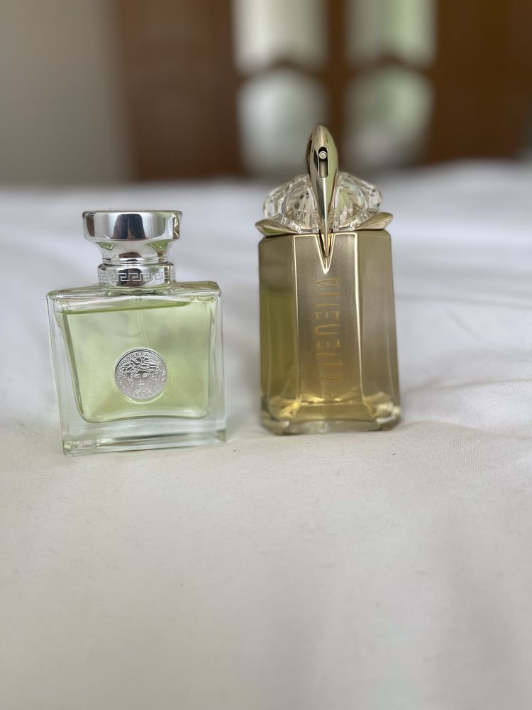 Mugler Alien Goddess si Versace Versense