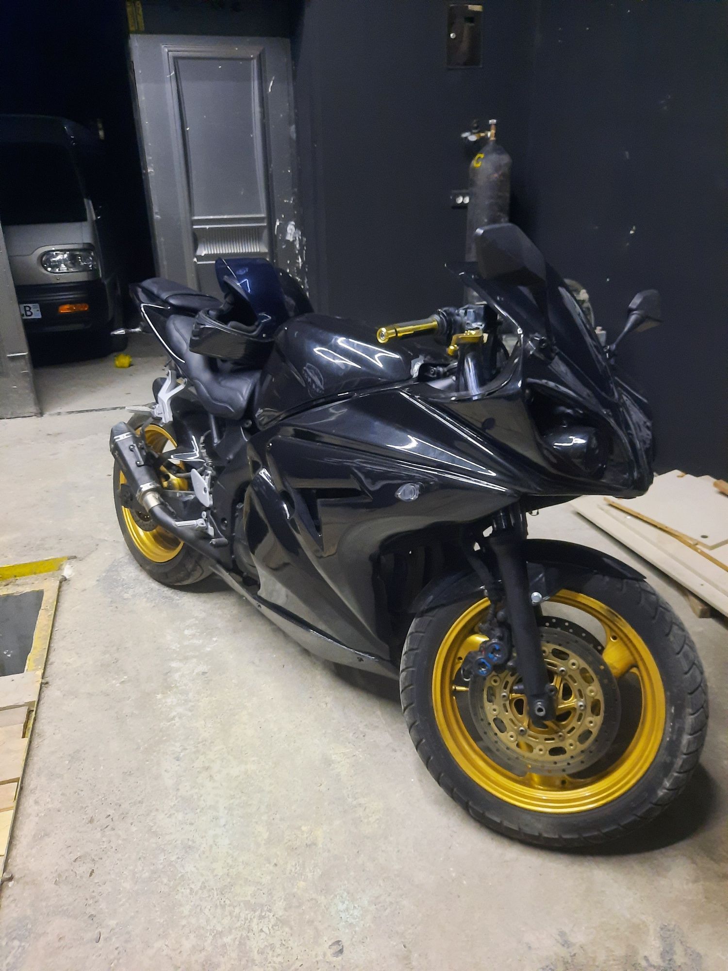 Yamaha thundercat r1 korpusda