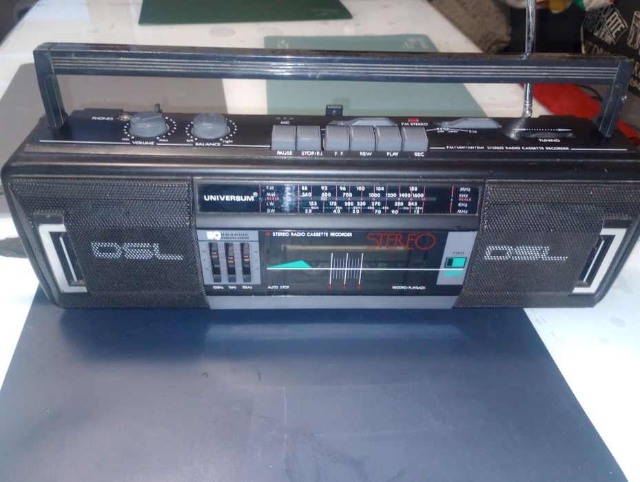 Radiocasetofon Universum, funcțional,radio 4 benzi,egalizator, baterii