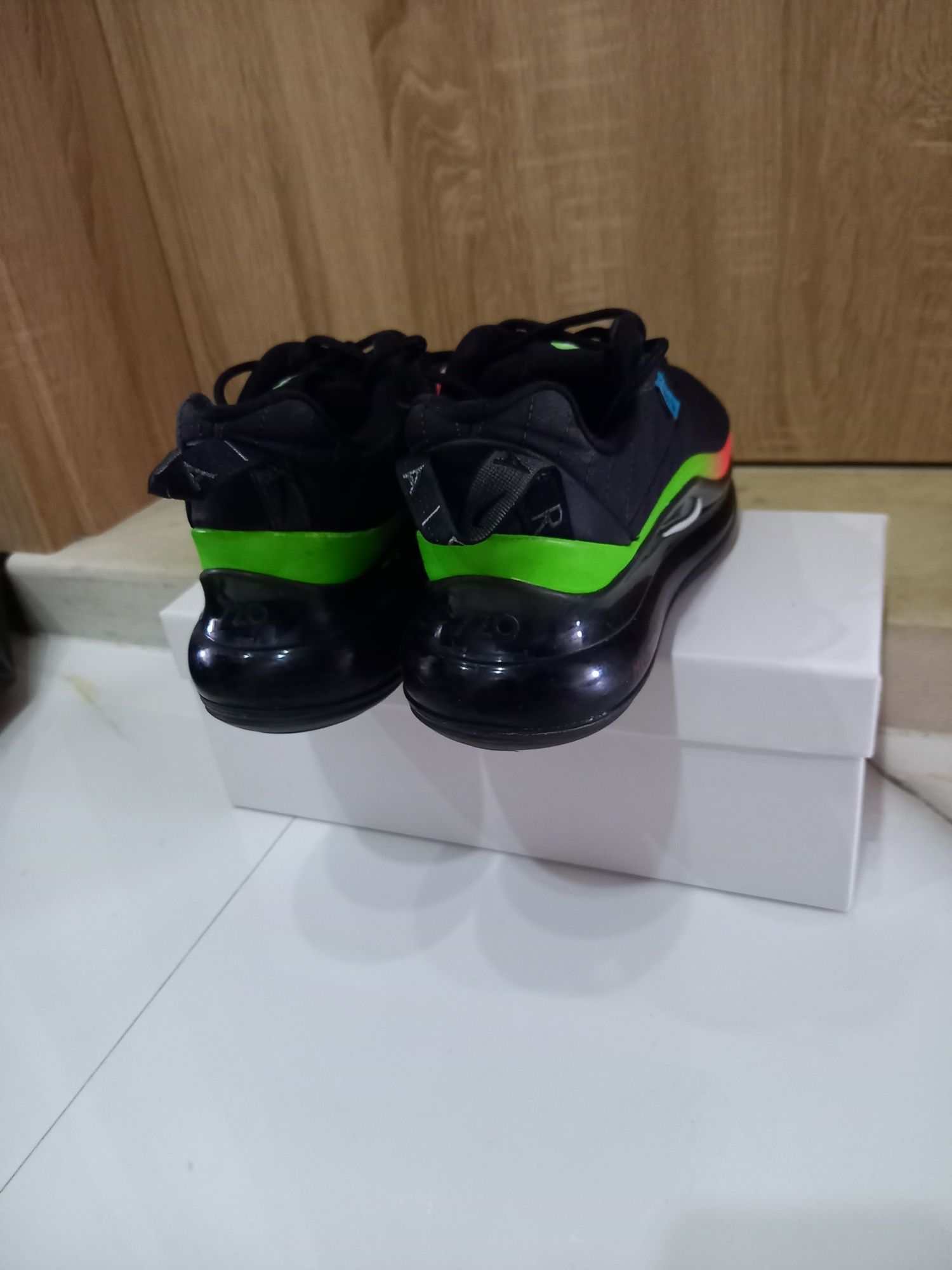 Детски обувки Nike air max 720-818