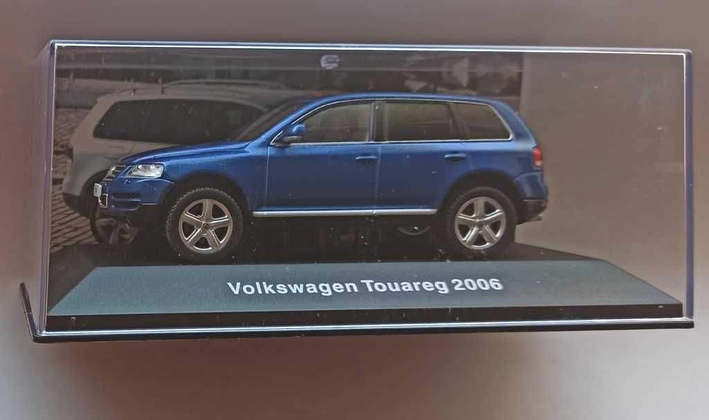 Macheta Volkswagen VW Touareg MK1 7L 2006 albastru - IXO/Altaya 1/43