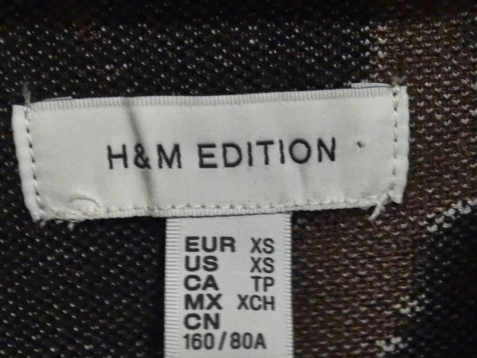 Пуловер на марката H&M