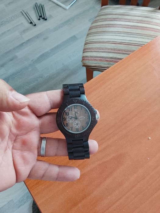 Vând ceas adus din Spania din lemn