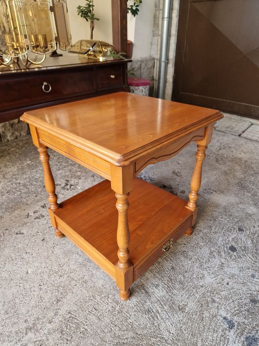 Уникална антикварна дизайнерска шведска масичка масив