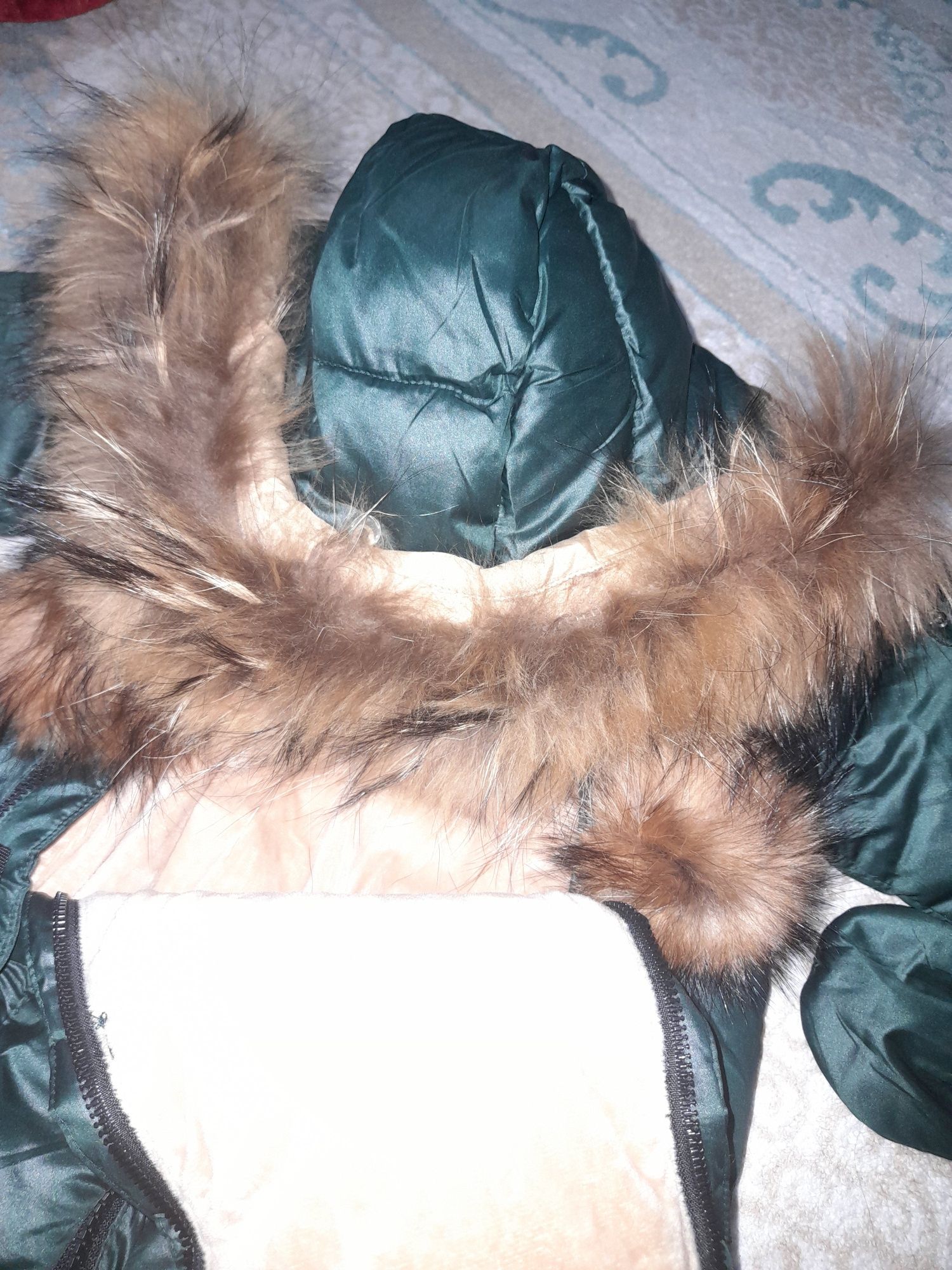 Продам детскую куртку