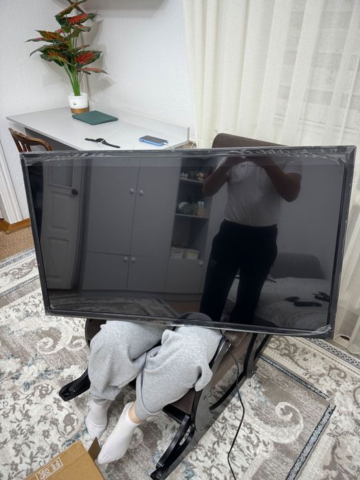 Продам телевизор новый Samsung Smart