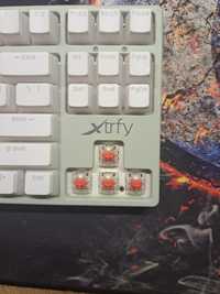 Tastatura xtrfy k4 70% cu fir , taste costum si switchuri kailh red