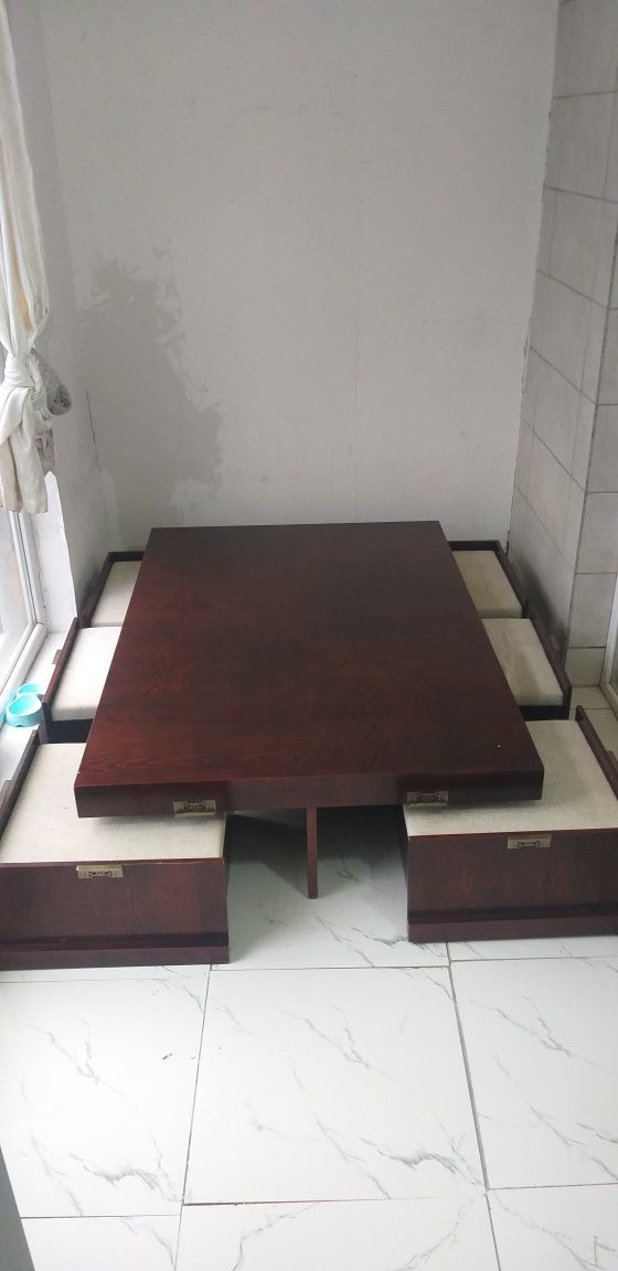 Продаю кровать из массивного дерева