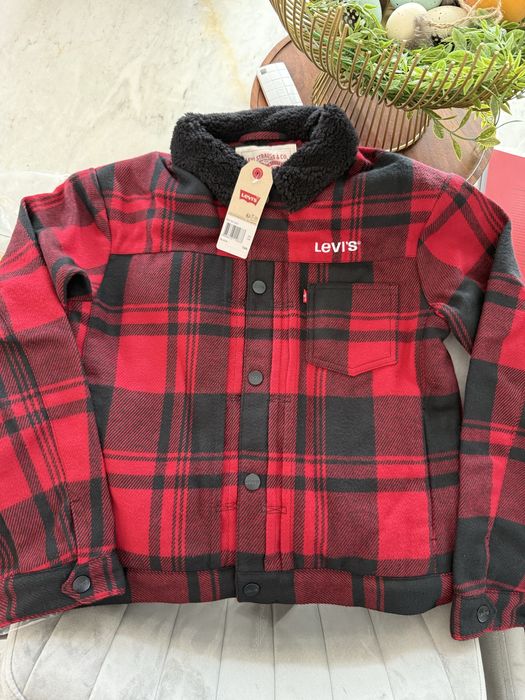 Levis , Guess , Mayoral