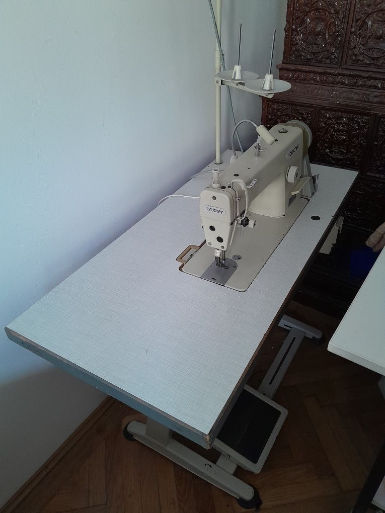 Masina de cusut liniara BROTHER 220v sau 380