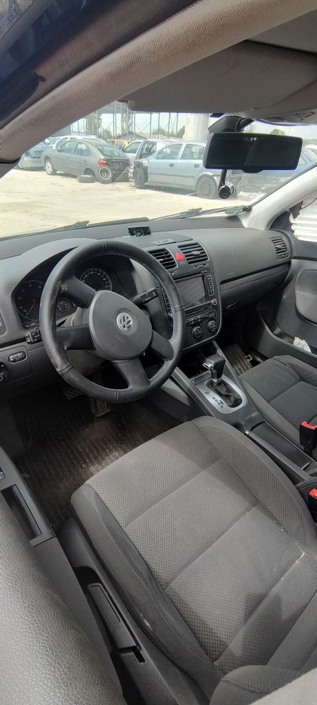 Dezmembrez VW Golf 5 1.6 benzina