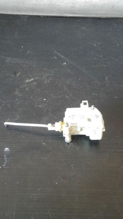 motoras deschidere usa rezervor vw golf 4 1J1 cod 1j6862159a