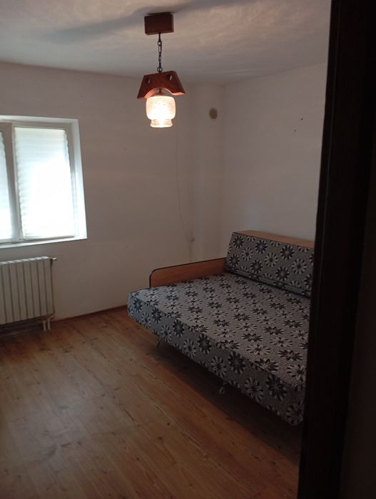 Inchiriez apartament cu 3 camere