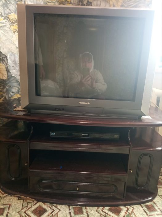 Телевизор с тумбой