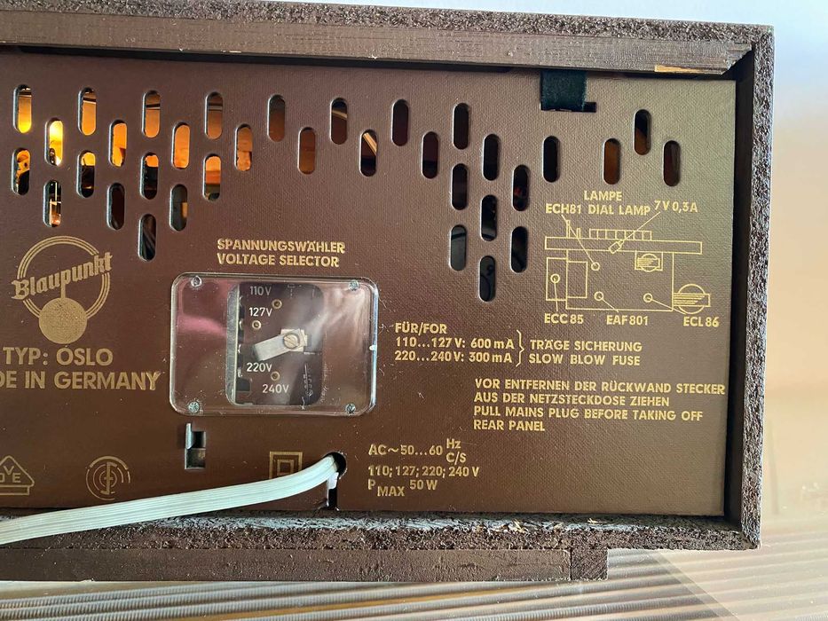 Radio Blaupunkt - Model Oslo, lampi.