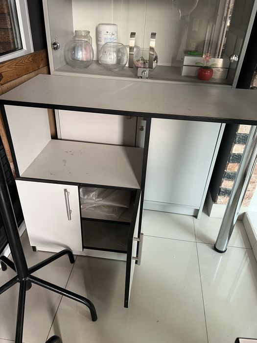 Продам тумбочку и стол 38/1/77