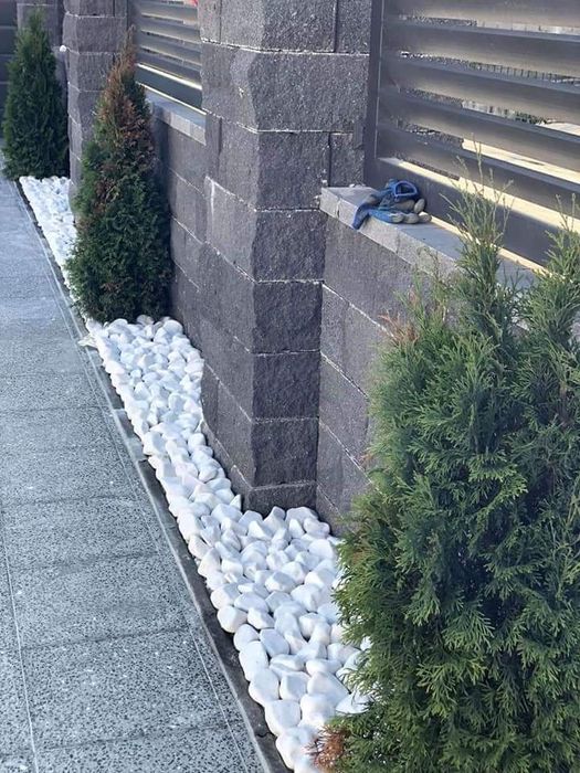 Marmura rotunjita thasos piatra decorativa alba gradina amenajari