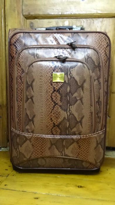 чемодан на колёсах 25Х40Х60 см