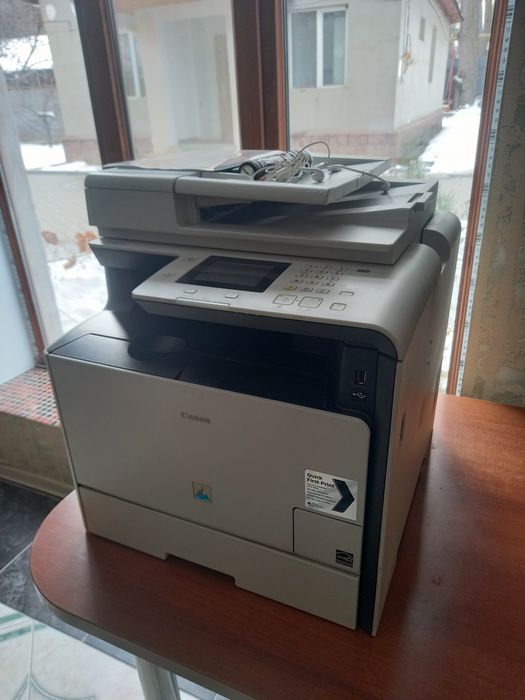 Цветной принтер Canon mf 724