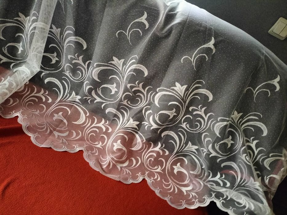 Perdele albe gata făcute! 4,70 m .