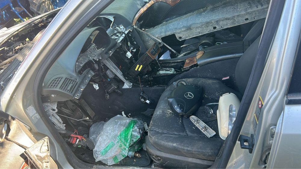 Vand pt dezmembrat Mercedes E220cdi .150cp .Automat 2004