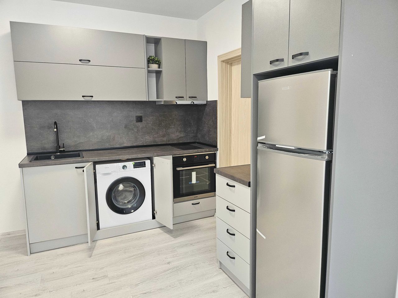 Продава се Тристаен апартамент в Варна, Владислав Варненчик - 55 кв.м за 2290 €/кв.м - Снимка #2
