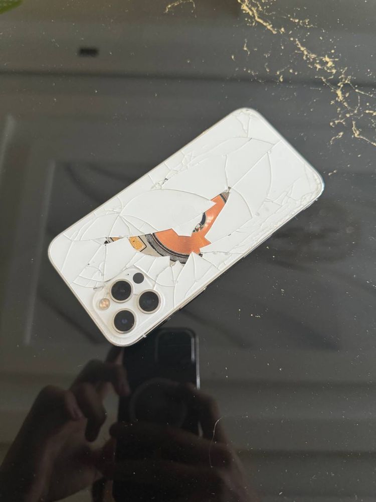 iPhone 12 pro karob dok bor
