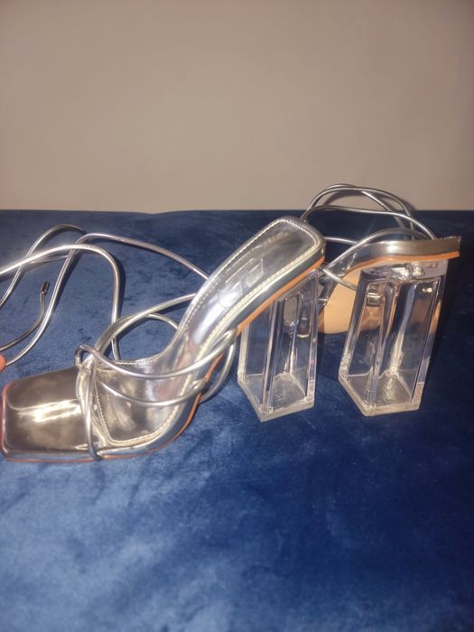 Sandale cu șnur argintii