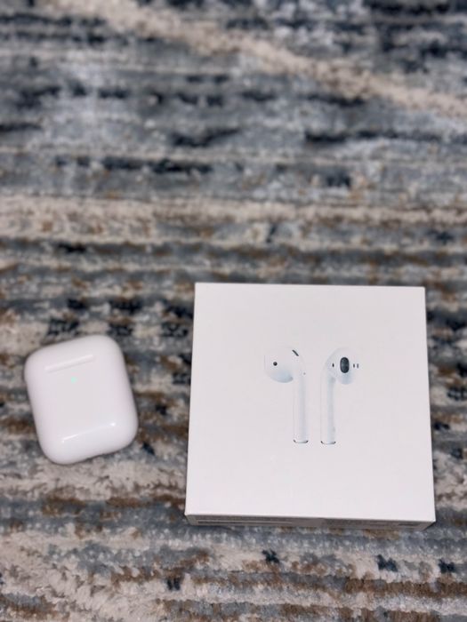Продам наушники airpods