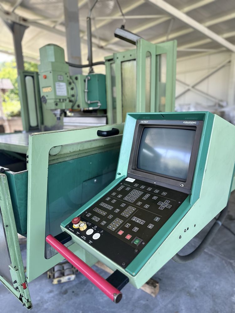 Инструментална CNC Фреза с ЦПУ MAHO 800E