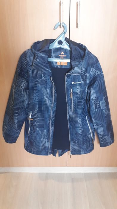 Продам куртки для мальчика