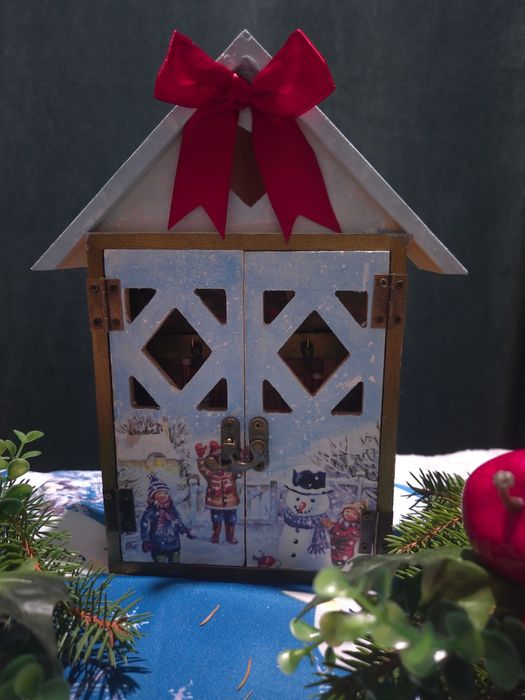 Ръчно изработени коледни къщички с късмети