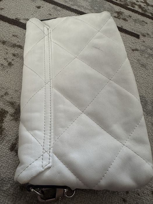 Малка чантичка Guess