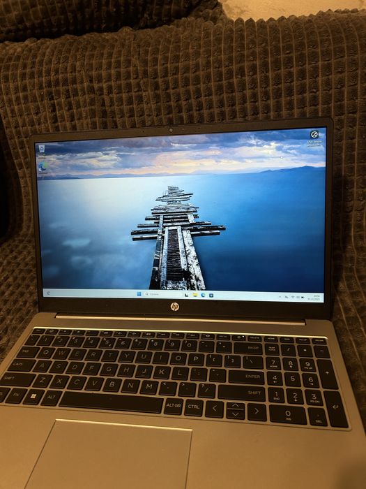 Laptop HP 245 utilizat foarte putin